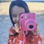 When should you disable the flash on the Instax Mini 9