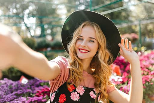 A nice big confident smile goes a long way when taking great selfies with a smartphone