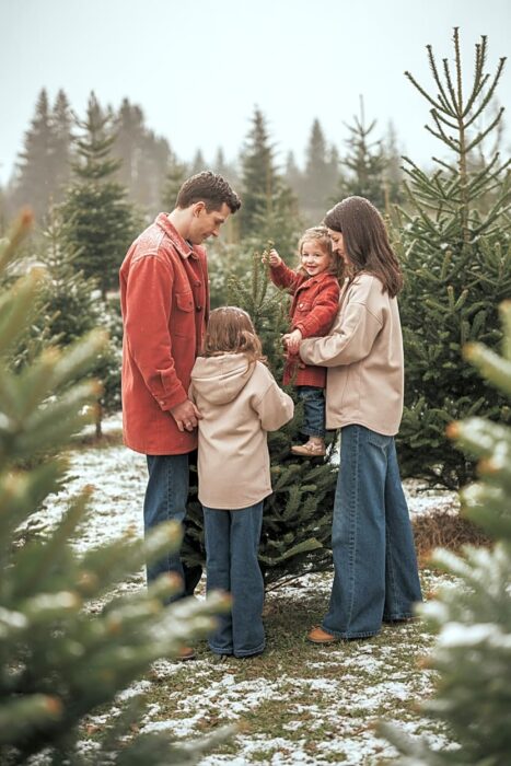 Christmas Family Photo Outfits (2026 Guide): What to Wear for Beautiful ...